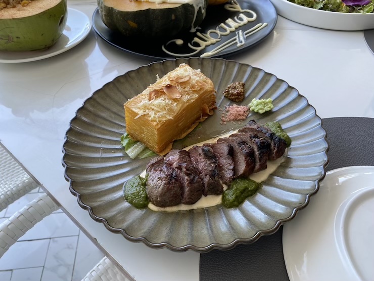 名物「Hanging Beef and Potato Millefeuillet」